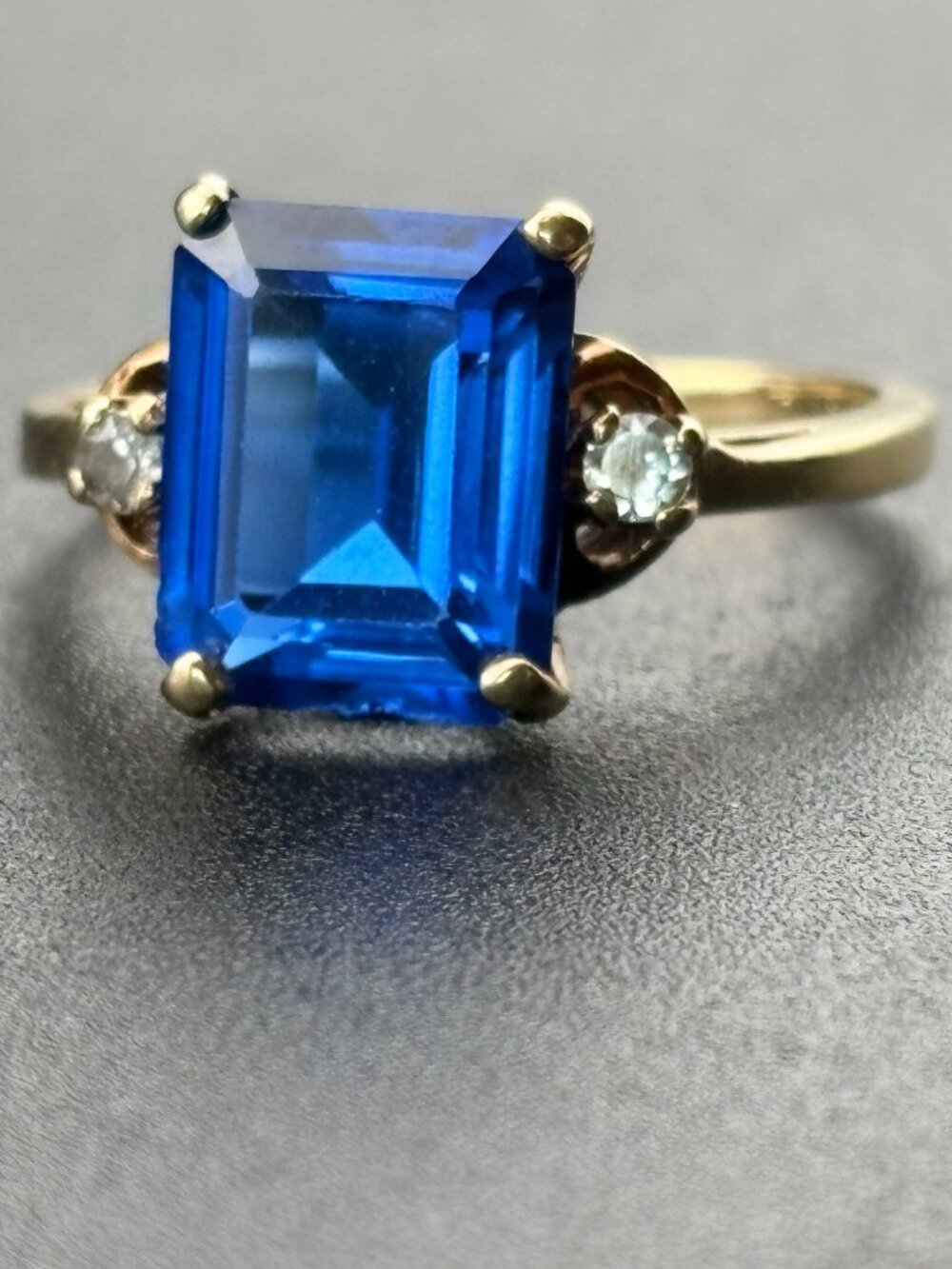 Vintage Kimberly 10K Gold, 3.7 ct Blue Tanzanite & Spinel Ring Size 6 - 2.7 gm